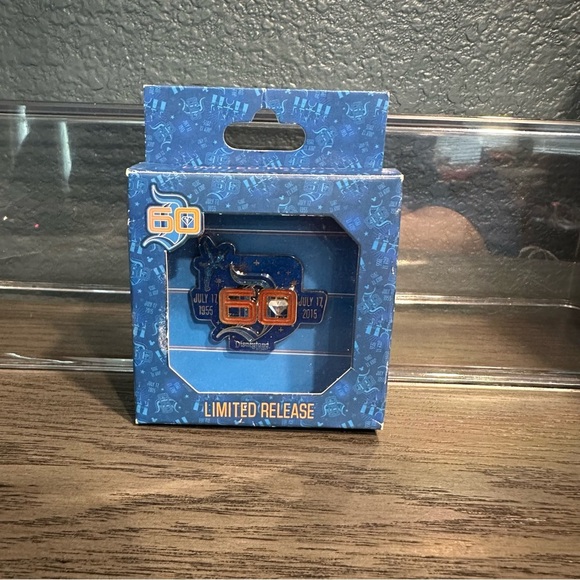 Disneyland 60th Diamond Anniversary Pin with Dates 1955-2015, RARE HTF - Picture 2 of 3